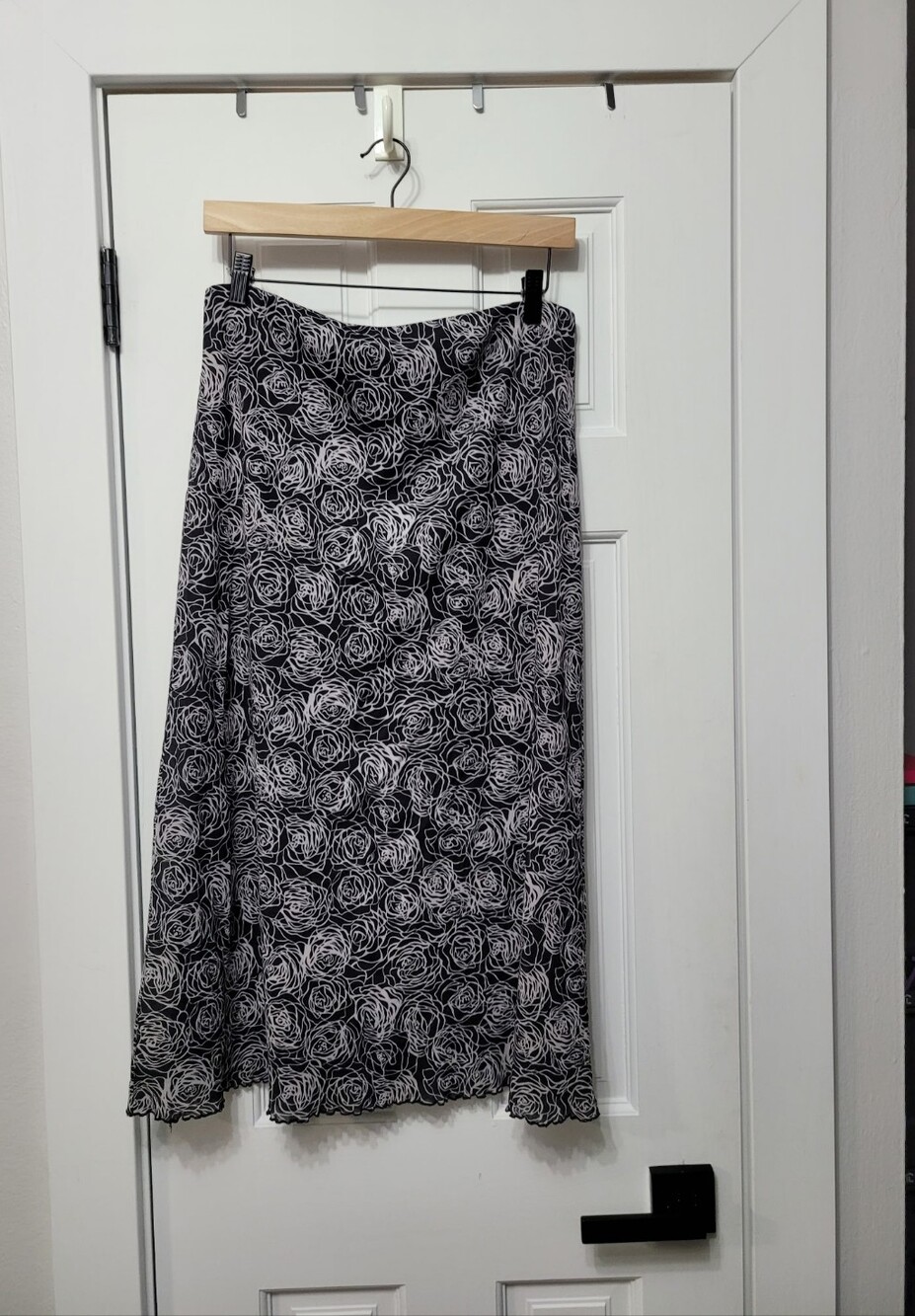 Vintage John Paul Richard Petite M Black White Rose Floral Midi Skirt